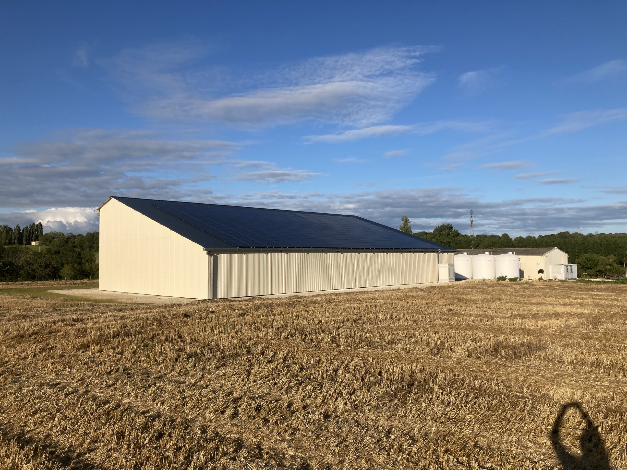 Hangar solaire stockage 