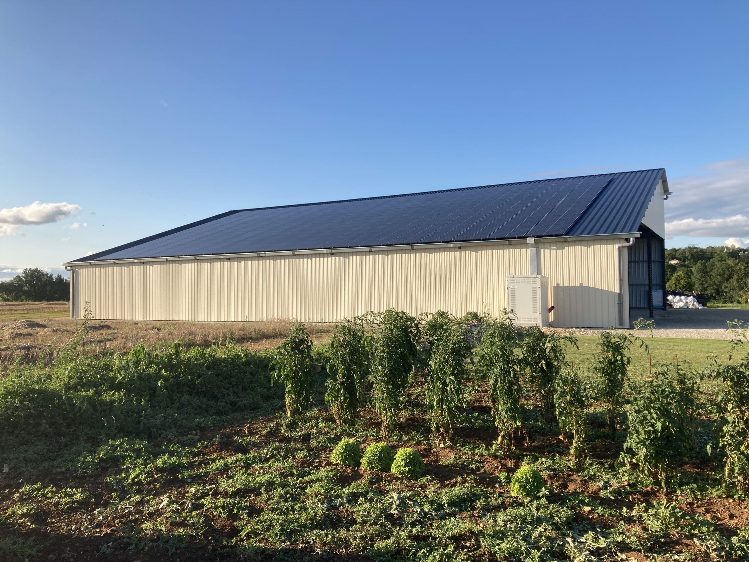 Hangar photovoltaique fourrage