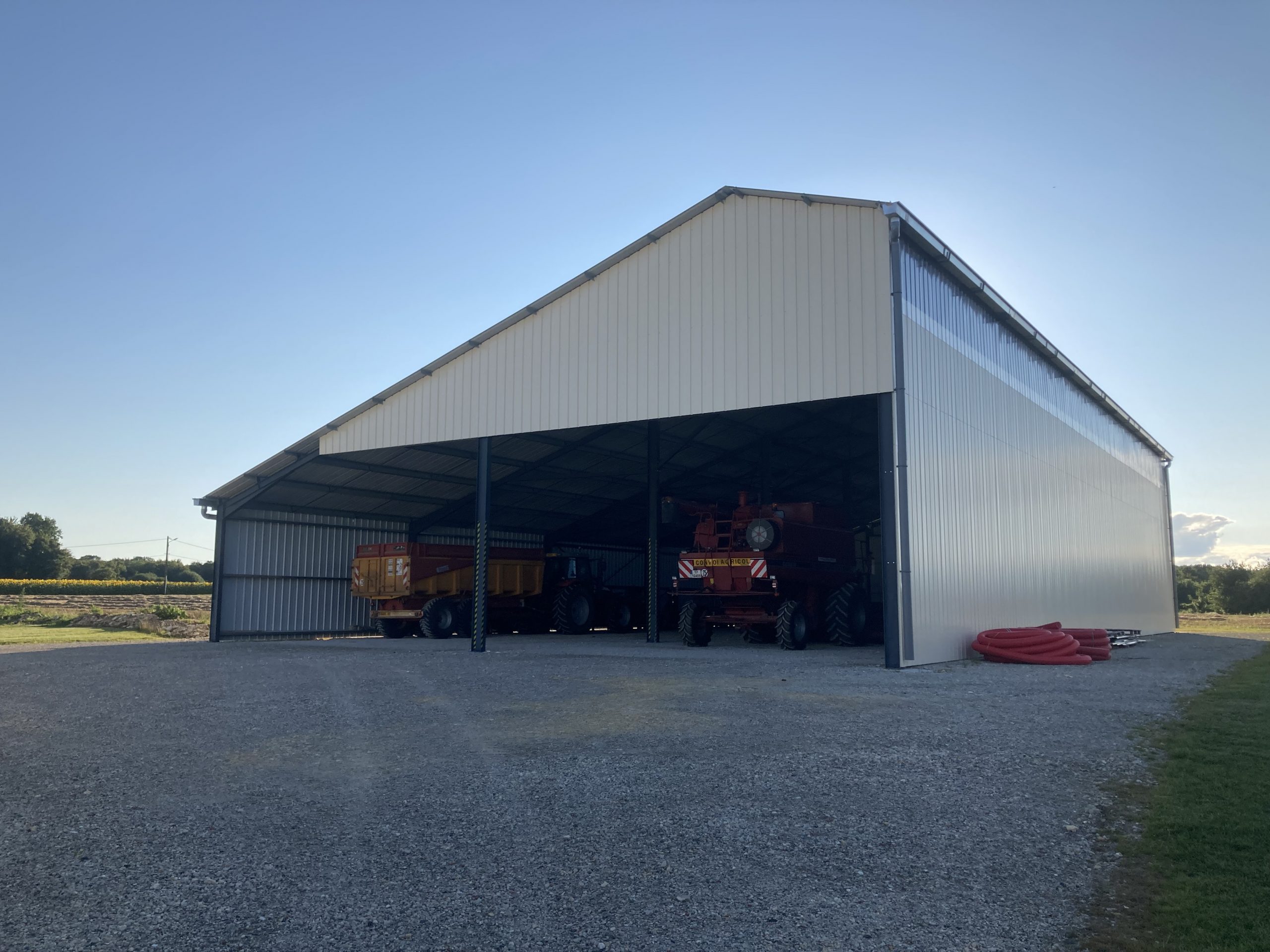 Hangar stockage tracteur 